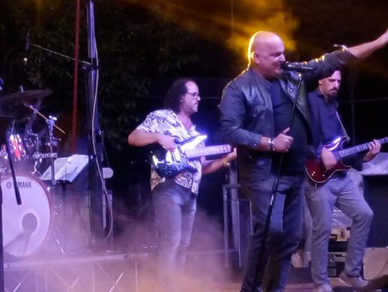 Prego: siamo i “Modem”, una band che fa solo musica italiana, e siamo sulla breccia da 24 anni! E auguriamo sempre buon ascolto a tutti - Corriere Salentino