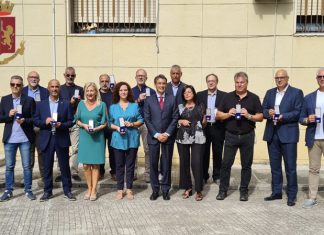 Il Questore consegna le medaglie di commiato a 16 poliziotti entrati in congedo