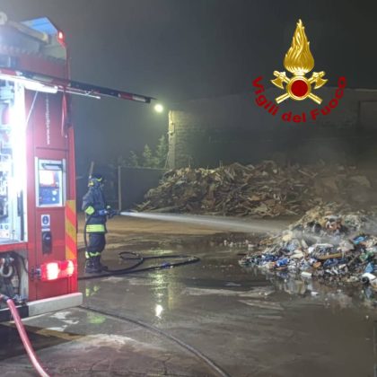 Rogo nel piazzale della ditta di raccolta rifiuti, poi due mezzi in fiamme: si indaga sulle cause - Corriere Salentino