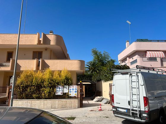 Cade dal ponteggio durante alcuni lavori edili e sbatte la testa: 33enne al Fazzi con “codice rosso” - Corriere Salentino