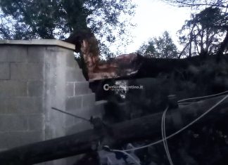 Ondata di maltempo in Salento: danni e disagi. Crolla il muro dello stadio comunale, partita rinviata