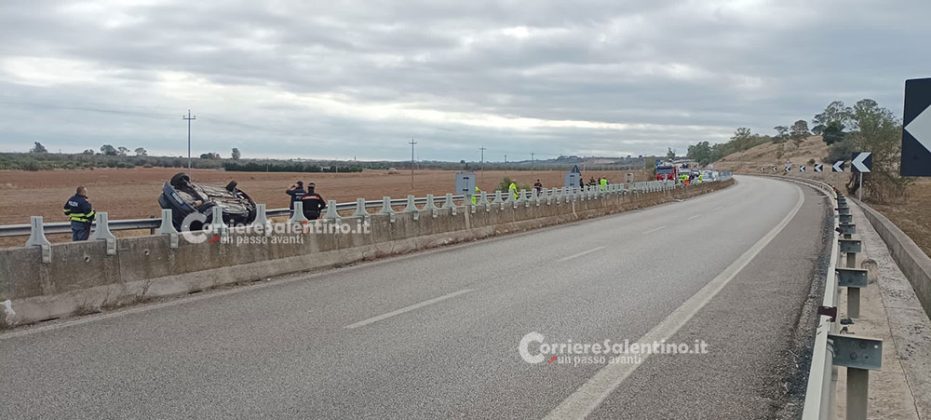 Schianto sulla Lecce-Maglie: auto si ribalta, muore 22enne. Grave la compagna incinta, che partorisce all’arrivo in ospedale - Corriere Salentino