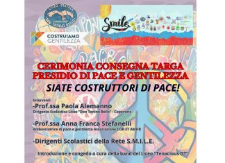 Copertino, nel Liceo “Don Tonino Bello” la cerimonia di consegna della targa presidio di pace e gentilezza