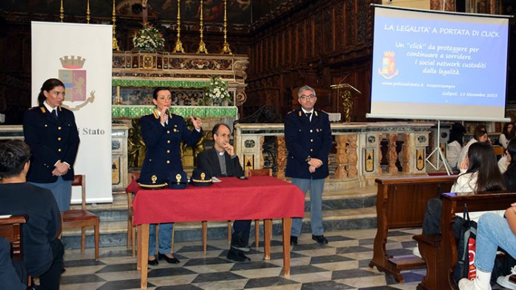 Gallipoli, la Polizia di Stato incontra gli adolescenti per parlare di bullismo e cyberbullismo - Corriere Salentino