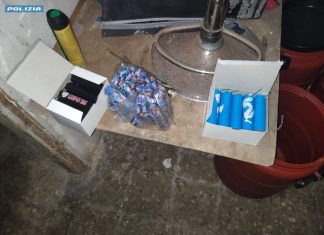 Fermati per un controllo, scoperto magazzino abusivo di materiale pirotecnico: un arresto
