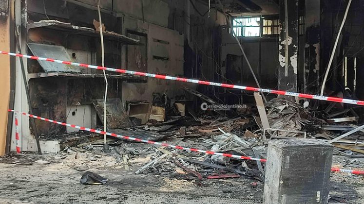Divampa l’incendio in un negozio di elettronica: danni ingenti. Abitazione inagibile - Corriere Salentino