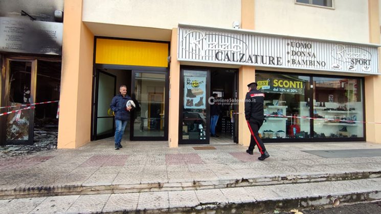Divampa l’incendio in un negozio di elettronica: danni ingenti. Abitazione inagibile - Corriere Salentino