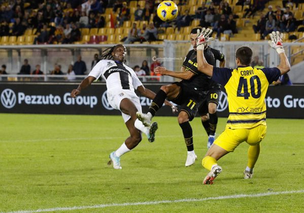 Finale horror dopo la rimonta, nel recupero dilaga il Parma per 4 a 2: il Lecce dice addio alla Coppa Italia - Corriere Salentino