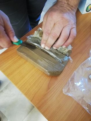 Nella ruota di scorta spunta un carico di eroina: sequestrati 17 chili di droga, in carcere 41enne - Corriere Salentino