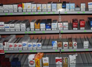 Sfondano le saracinesche e fanno incetta di sigarette, colpite nella notte due rivendite a Veglie e a Casalabate