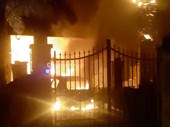 Ennesimo rogo nel basso Salento, alle fiamme le auto di una coppia: si sospetta il dolo - Corriere Salentino