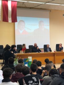 “Sport, impegno e passione”, l’incontro del direttore del Lecce Pantaleo Corvino con i ragazzi del “Fermi”: per i grandi obiettivi non ci sono scorciatoie - Corriere Salentino