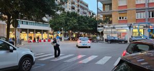 Il Codacons bacchetta l’amministrazione Salvemini: “Scelte incomprensibili: corridoio pedonale pericoloso e che non risolve i problemi” - Corriere Salentino