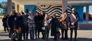 Surbo, l’emozionante presentazione del murale "Renata Fonte di vita": un’opera che ricorda una donna che ha dato la vita per la difesa della legalità - Corriere Salentino