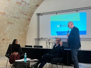 “Punti cardinali”, la presentazione a Copertino della chiusura e dell’inizio di un nuovo progetto: 165 progetti finanziati, 15 milioni di euro impegnati, 1000 partner coinvolti e 30.000 utenze mobilitate - Corriere Salentino