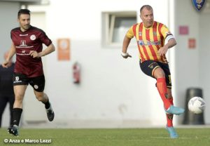 Us Lecce Staff e Giornalisti Salentini in campo per lo scambio di auguri natalizi - Corriere Salentino