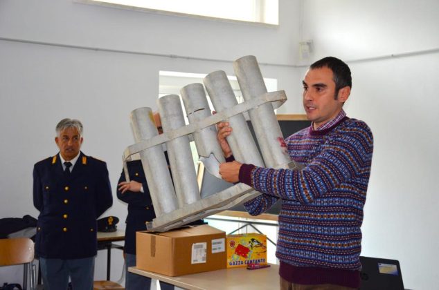 La Polizia di Stato incontra i ragazzi dell’I.S. statale di Martano per la campagna di sensibilizzazione “Capodanno sicuro” - Corriere Salentino