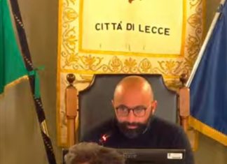 Luci votive del cimitero, passa in Commissione la delibera per la gestione della Lupiae. Polemiche sull’anno perso e sui 2 dipendenti rimasti disoccupati