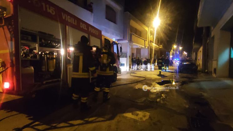 Paura nella notte a Taurisano, auto in fiamme e balcone annerito: l’autore immortalato dalle telecamere - Corriere Salentino