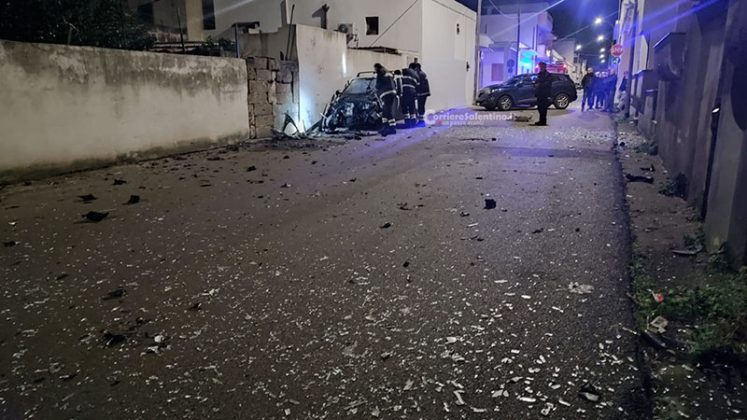 Bomba in serata squarcia un’auto, misteriosa intimidazione a Melissano. Poco dopo altra auto in fiamme - Corriere Salentino