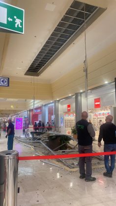 Tragedia sfiorata al centro commerciale, crolla il controsoffitto: tanta paura per clienti e lavoratori - Corriere Salentino