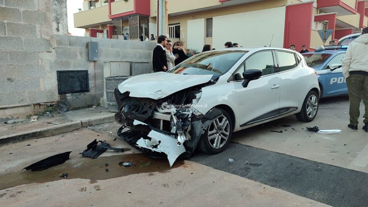 Schianto tra auto e moto all'incrocio: centauro in ospedale - Corriere Salentino