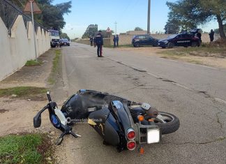 Con lo scooter contro un autospurgo, grave il giovane in sella alle due ruote: “codice rosso” a Tricase