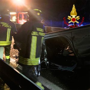 Incidente all'alba sulla statale. L'auto si ribalta: 25enne trasportato d'urgenza in ospedale - Corriere Salentino
