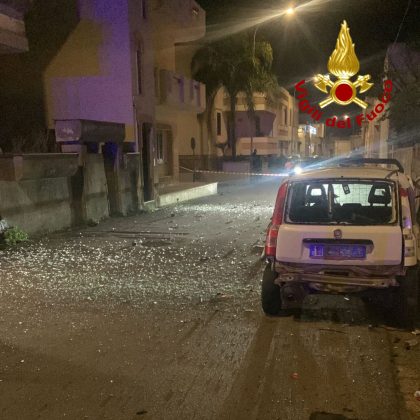 Bomba in serata squarcia un’auto, misteriosa intimidazione a Melissano. Poco dopo altra auto in fiamme - Corriere Salentino