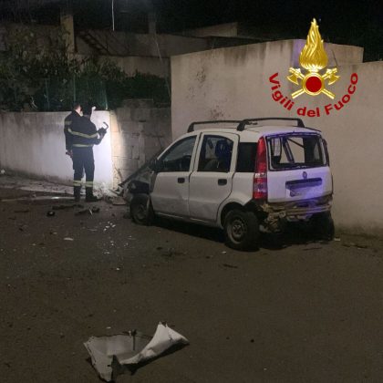 Bomba in serata squarcia un’auto, misteriosa intimidazione a Melissano. Poco dopo altra auto in fiamme - Corriere Salentino