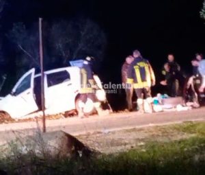 Tragico impatto in auto contro un albero: muore un uomo. Grave la moglie - Corriere Salentino