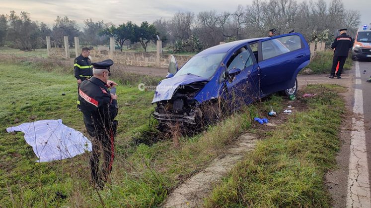 Tragedia nel basso Salento, perde il controllo della Punto e si ribalta: muore 23enne - Corriere Salentino