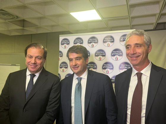 Fitto sbandiera gli obiettivi raggiunti con il PNRR, ma cade il gelo sul candidato sindaco di Lecce. Il viceministro Leo spiega ai leccesi la riforma fiscale - Corriere Salentino