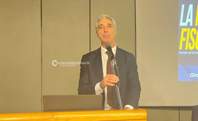 Fitto sbandiera gli obiettivi raggiunti con il PNRR, ma cade il gelo sul candidato sindaco di Lecce. Il viceministro Leo spiega ai leccesi la riforma fiscale - Corriere Salentino
