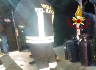 Fiamme a Torre dell’Orso, incendio divampa nel bar-ristorante “Soul Food”: si indaga sulle cause