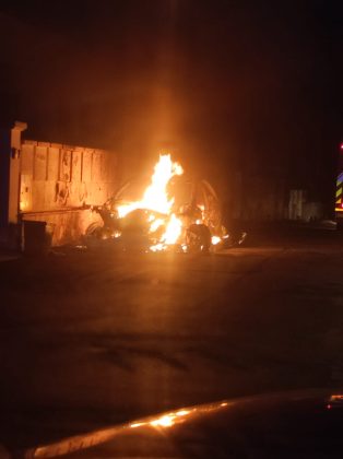 Attentato nel Capo di Leuca, alle fiamme l’auto del sindaco di Castrignano del Capo. La solidarietà di Anci - Corriere Salentino