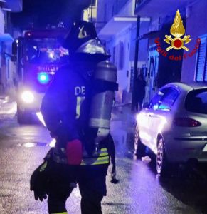 Paura per una coppia di anziani allettati. Divampa incendio in casa: salvati dai vigili del fuoco - Corriere Salentino