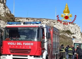 Cade mentre fa trekking e si frattura una gamba: soccorso e condotto in ospedale