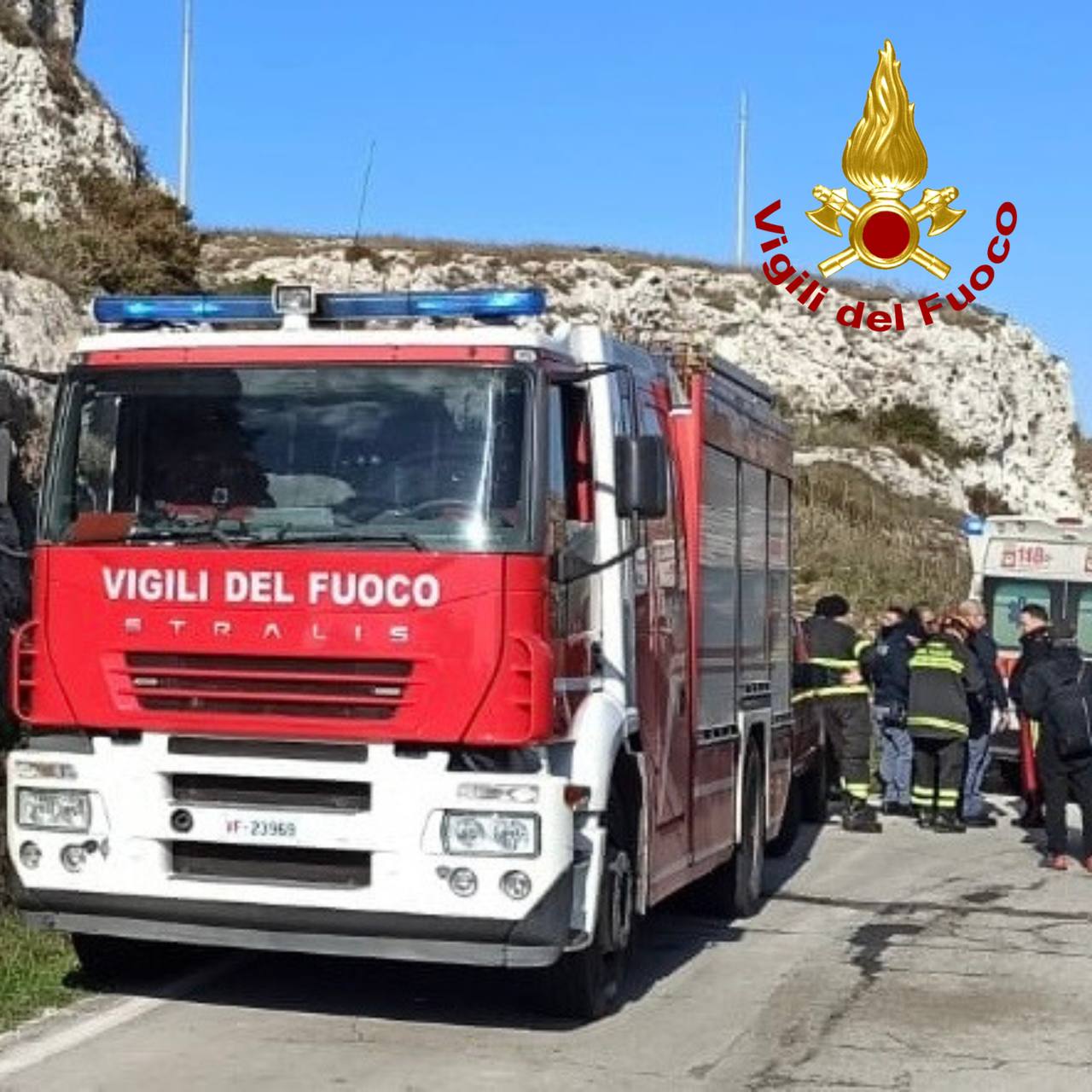 Cade mentre fa trekking e si frattura una gamba: soccorso e condotto in ...