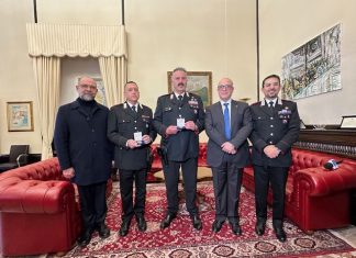 Bimbo di 1 anno salvato dal soffocamento, premiati due carabinieri