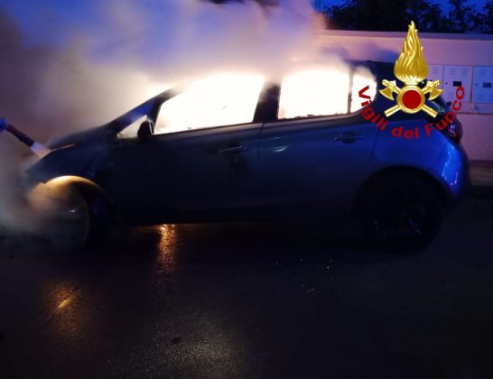 Altra notte di fuoco, bruciano tre auto in due comuni della provincia - Corriere Salentino