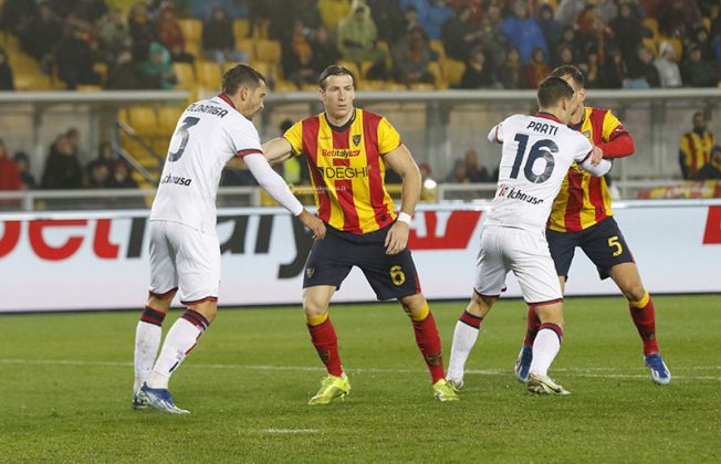 Il Lecce non la chiude e il Cagliari pareggia, finisce 1-1 al Via del Mare - Corriere Salentino