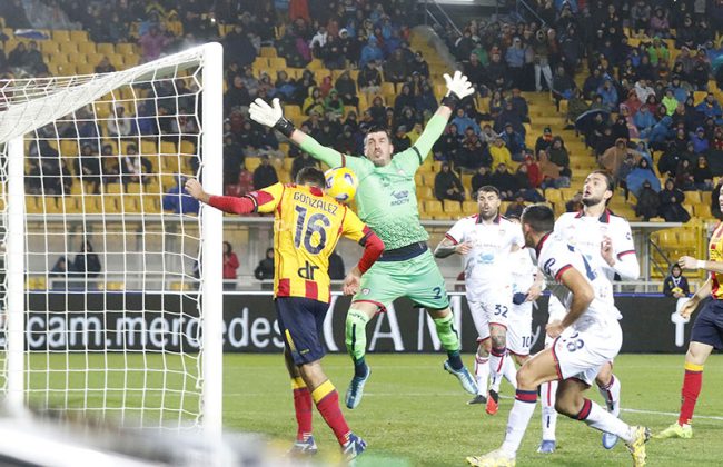 Il Lecce non la chiude e il Cagliari pareggia, finisce 1-1 al Via del Mare - Corriere Salentino