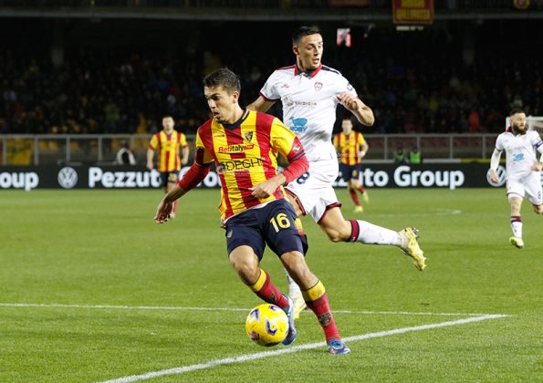 Il Lecce non la chiude e il Cagliari pareggia, finisce 1-1 al Via del Mare - Corriere Salentino