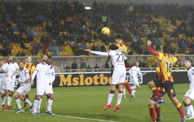 Il Lecce non la chiude e il Cagliari pareggia, finisce 1-1 al Via del Mare - Corriere Salentino