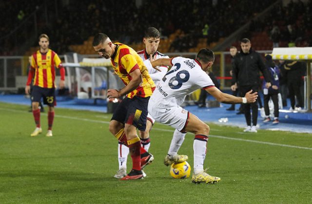 Il Lecce non la chiude e il Cagliari pareggia, finisce 1-1 al Via del Mare - Corriere Salentino