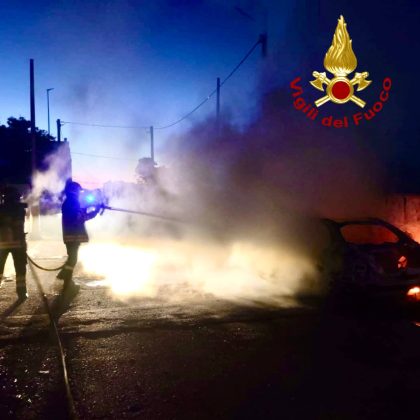 Attentato nel Capo di Leuca, alle fiamme l’auto del sindaco di Castrignano del Capo. La solidarietà di Anci - Corriere Salentino