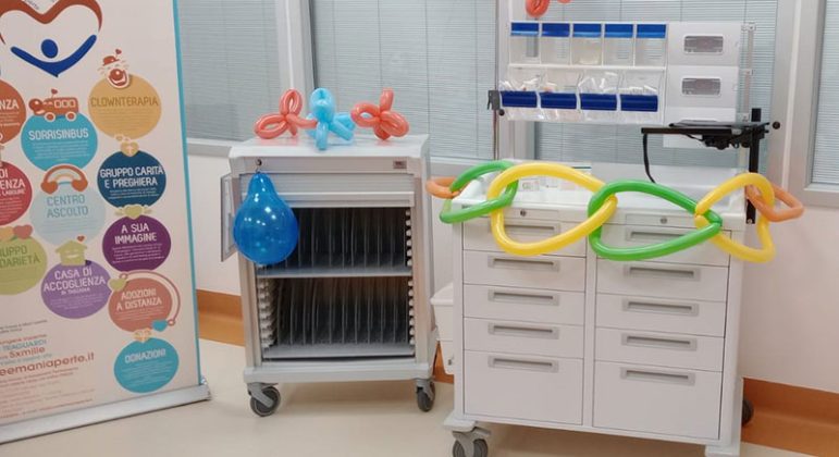 Donati due carrelli per terapia e una barella specialistica alla Neurologia del DEA di Lecce - Corriere Salentino