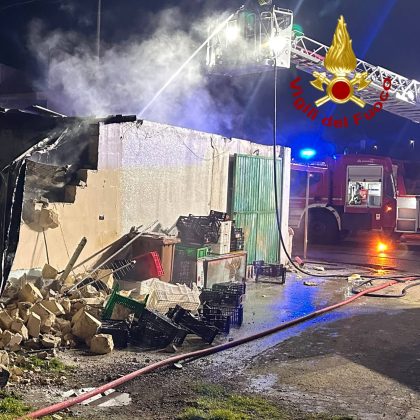 Altri due incendi nella notte: a fuoco abitazione con annesso negozio e un’altra vettura - Corriere Salentino
