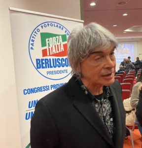 Forza Italia, la mozione unitaria riduce gli strappi: Paride Mazzotta torna coordinatore provinciale, pace fatta con D’Attis. Entra ufficialmente in Forza Italia Antonio Raone ed il suo gruppo - Corriere Salentino